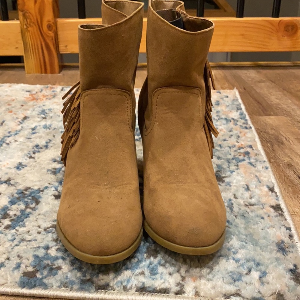Size 8 1/2 - Picture 2 of 3